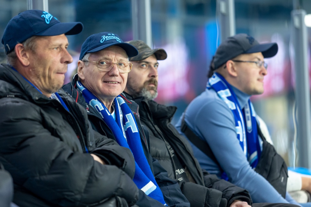 #Все в наших цветах: болельщики на матче «Зенит» — «Ахмат»