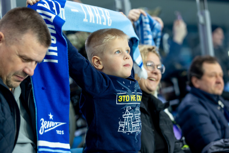 #Все в наших цветах: болельщики на матче «Зенит» — «Ахмат»