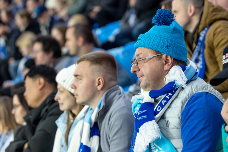 #Все в наших цветах: болельщики на матче «Зенит» — «Ахмат»