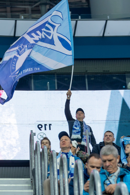 #Все в наших цветах: болельщики на матче «Зенит» — «Ахмат»