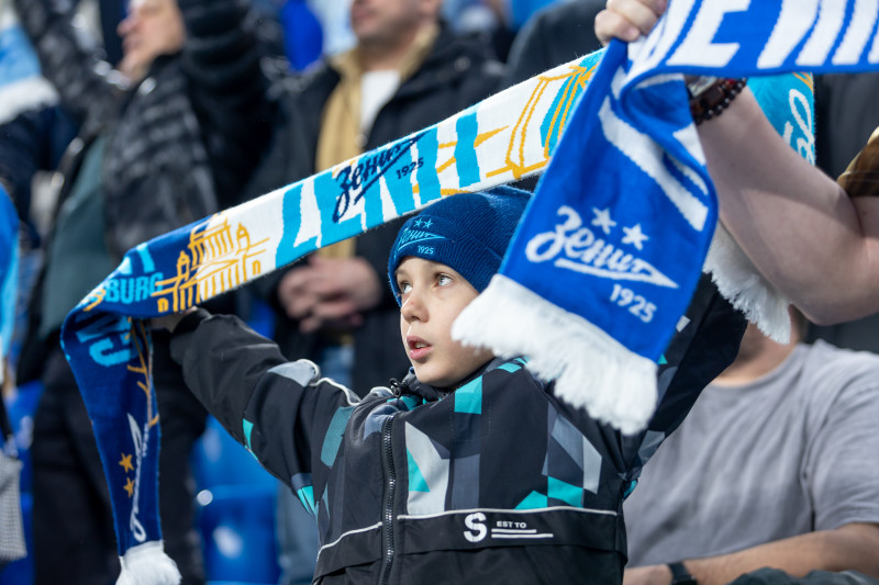 #Все в наших цветах: болельщики на матче «Зенит» — «Ахмат»