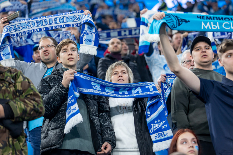 #Все в наших цветах: болельщики на матче «Зенит» — «Ахмат»