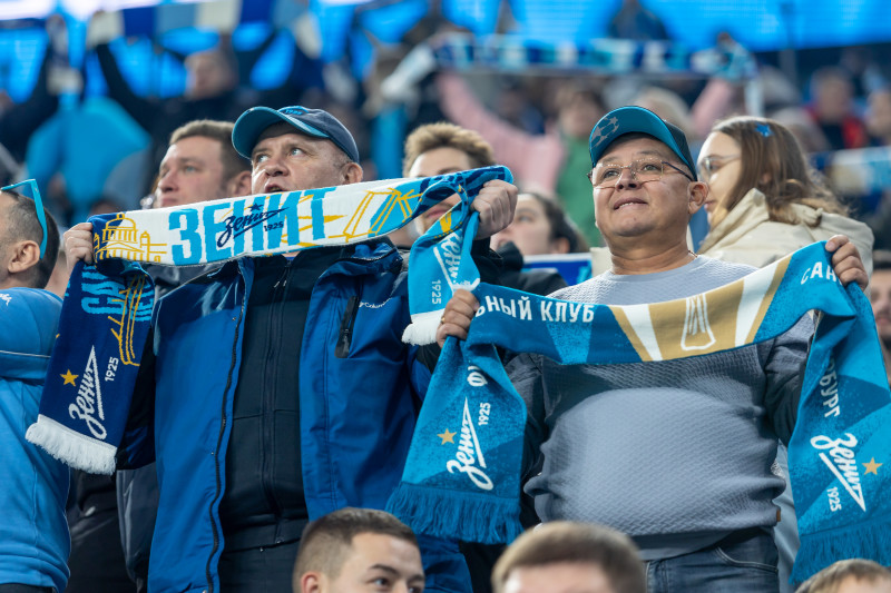#Все в наших цветах: болельщики на матче «Зенит» — «Ахмат»