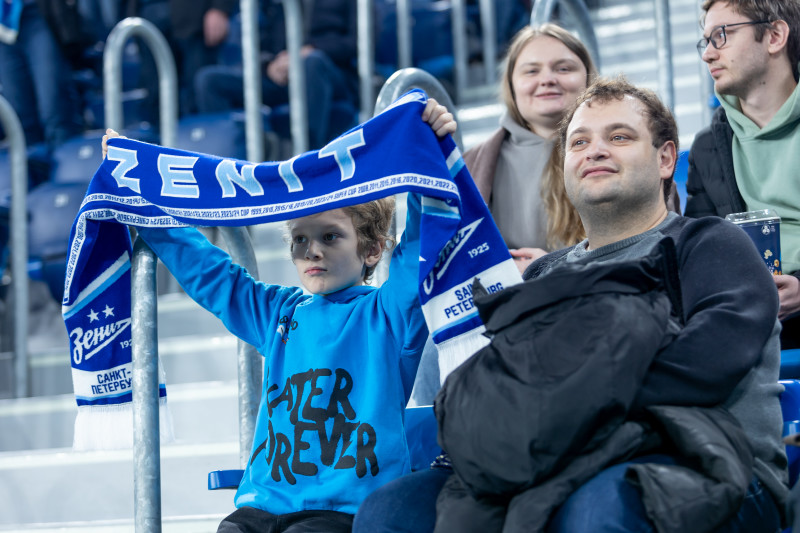 #Все в наших цветах: болельщики на матче «Зенит» — «Ахмат»