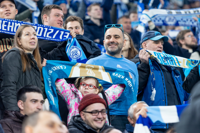 #Все в наших цветах: болельщики на матче «Зенит» — «Ахмат»