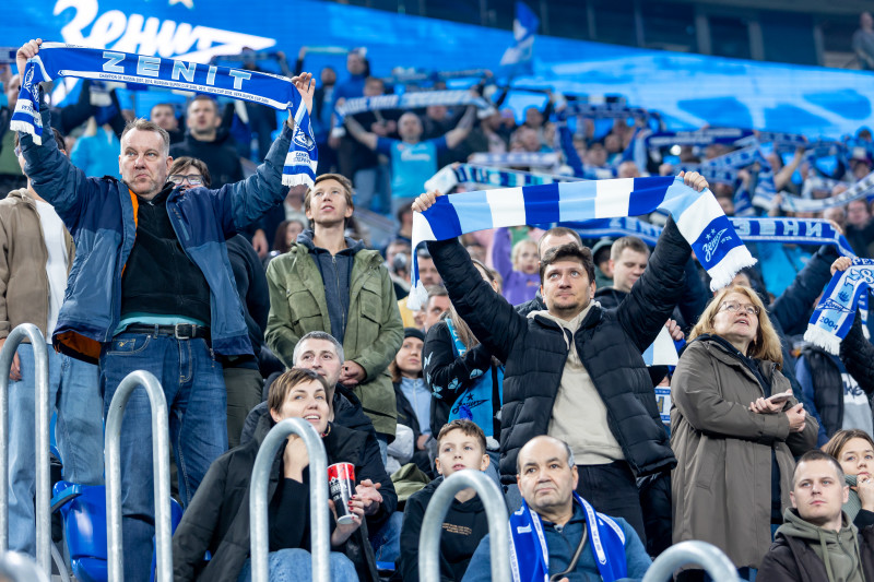 #Все в наших цветах: болельщики на матче «Зенит» — «Ахмат»