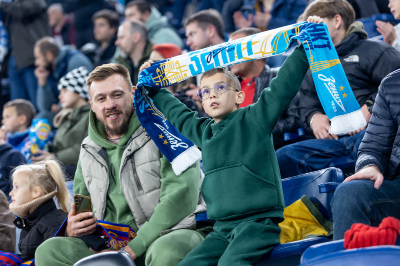 #Все в наших цветах: болельщики на матче «Зенит» — «Ахмат»