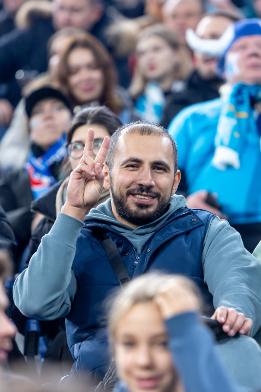 #Все в наших цветах: болельщики на матче «Зенит» — «Ахмат»