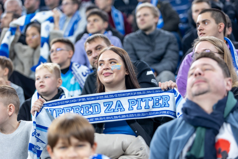 #Все в наших цветах: болельщики на матче «Зенит» — «Ахмат»