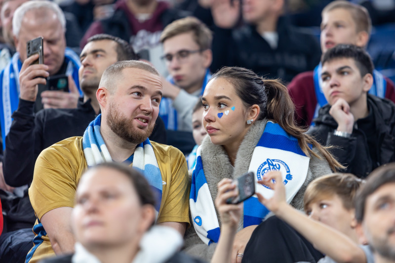 #Все в наших цветах: болельщики на матче «Зенит» — «Ахмат»