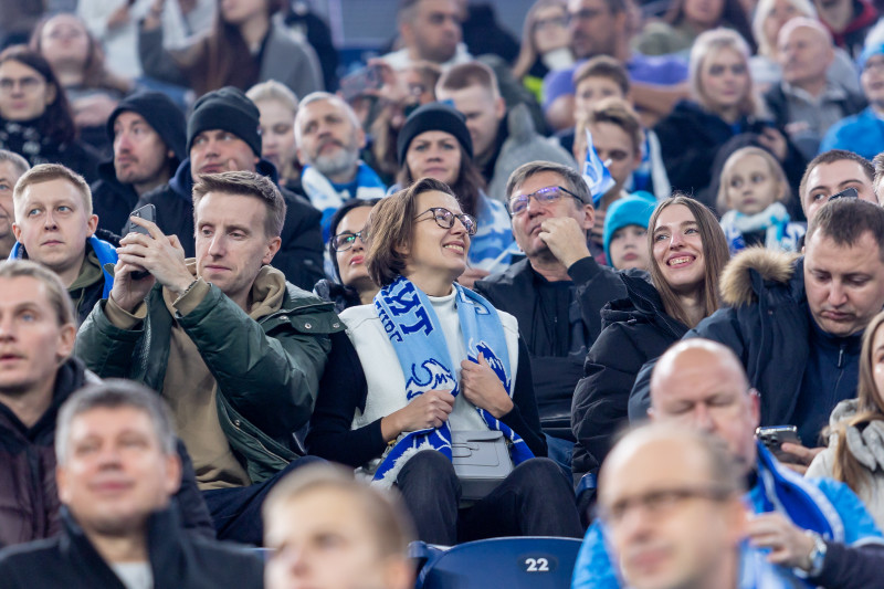 #Все в наших цветах: болельщики на матче «Зенит» — «Ахмат»