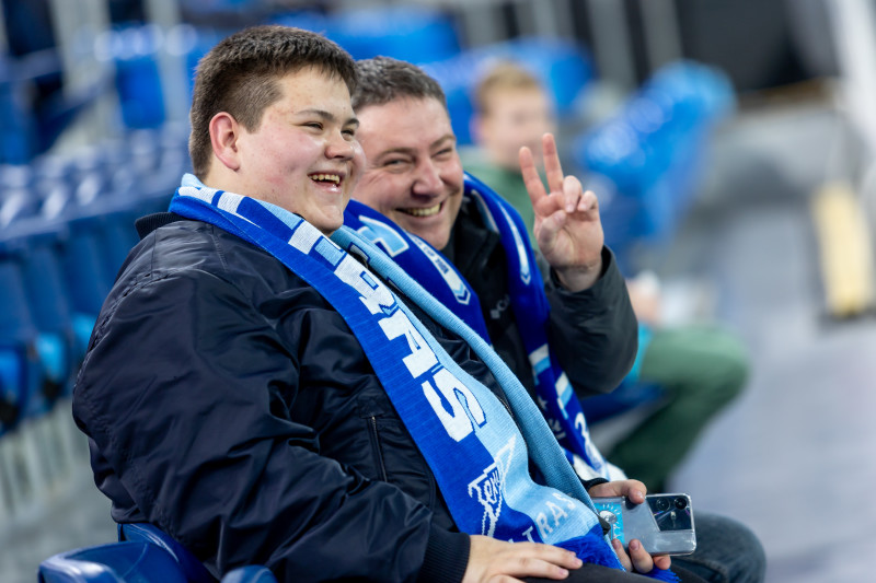 #Все в наших цветах: болельщики на матче «Зенит» — «Ахмат»