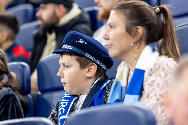 #Все в наших цветах: болельщики на матче «Зенит» — «Ахмат»