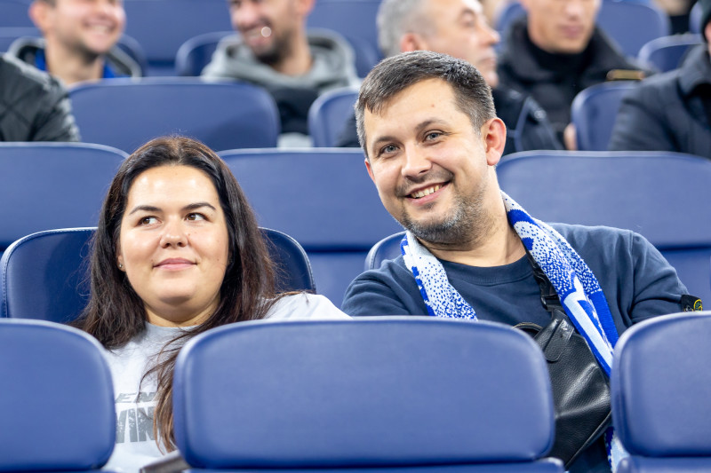 #Все в наших цветах: болельщики на матче «Зенит» — «Ахмат»