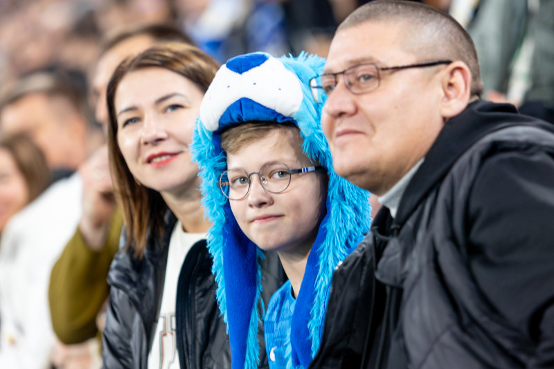 #Все в наших цветах: болельщики на матче «Зенит» — «Ахмат»