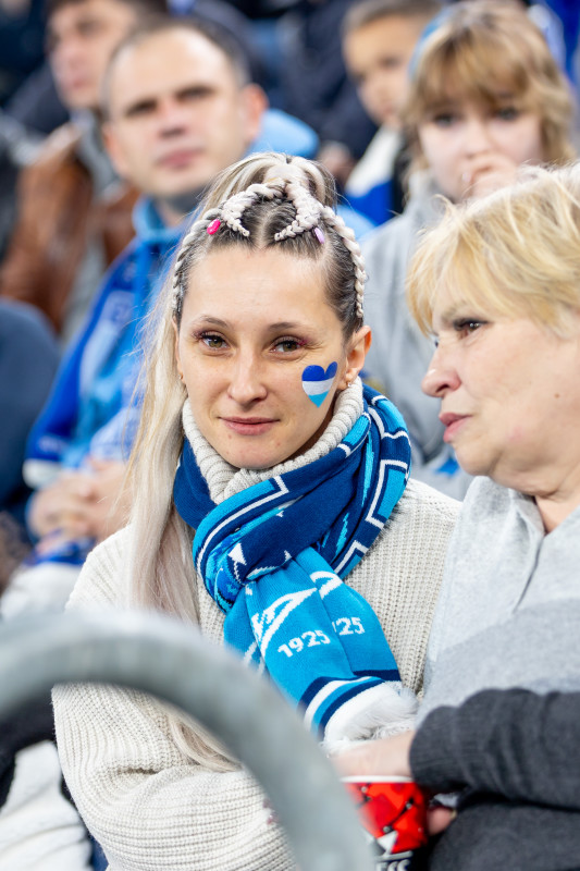 #Все в наших цветах: болельщики на матче «Зенит» — «Ахмат»
