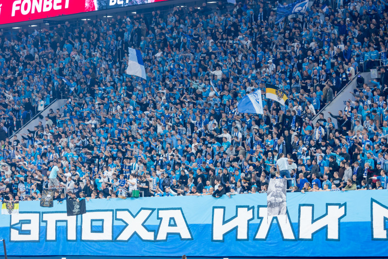 #Все в наших цветах: болельщики на матче «Зенит» — «Ахмат»