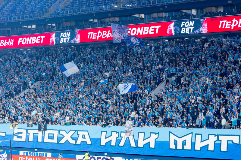 #Все в наших цветах: болельщики на матче «Зенит» — «Ахмат»