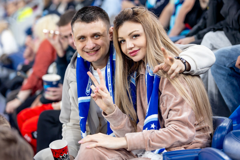 #Все в наших цветах: болельщики на матче «Зенит» — «Ахмат»