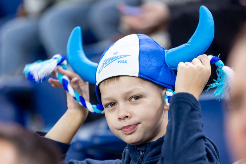 #Все в наших цветах: болельщики на матче «Зенит» — «Ахмат»