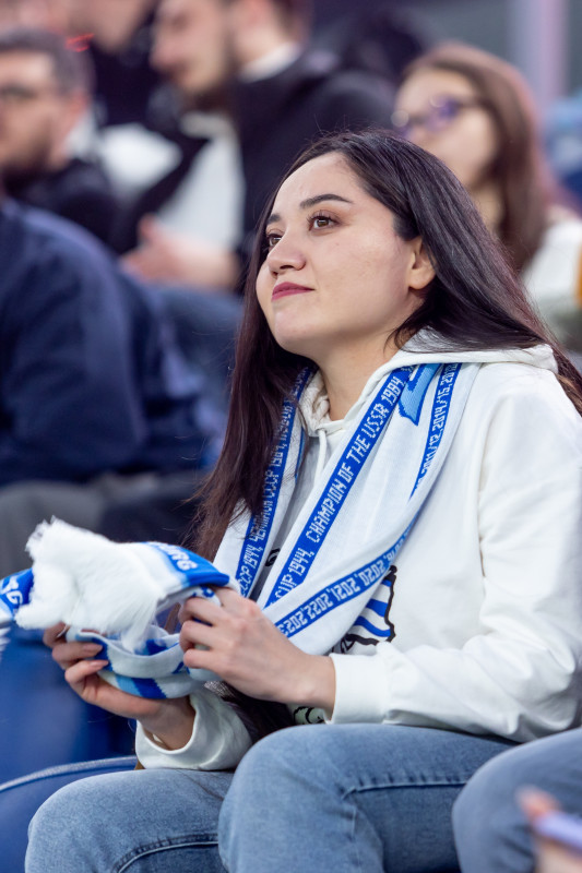 #Все в наших цветах: болельщики на матче «Зенит» — «Ахмат»