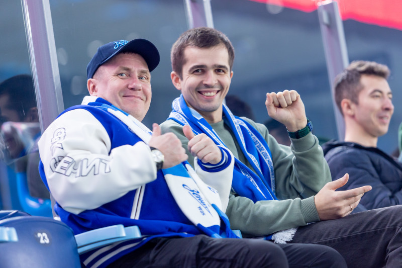 #Все в наших цветах: болельщики на матче «Зенит» — «Ахмат»
