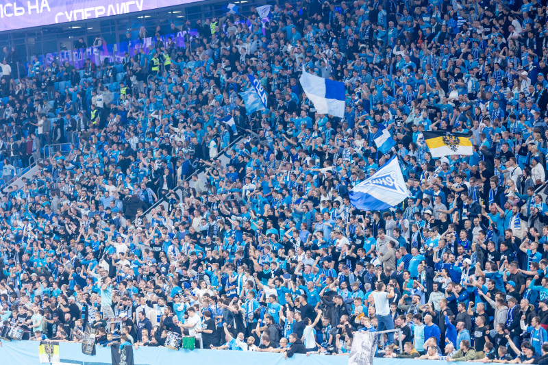 #Все в наших цветах: болельщики на матче «Зенит» — «Ахмат»