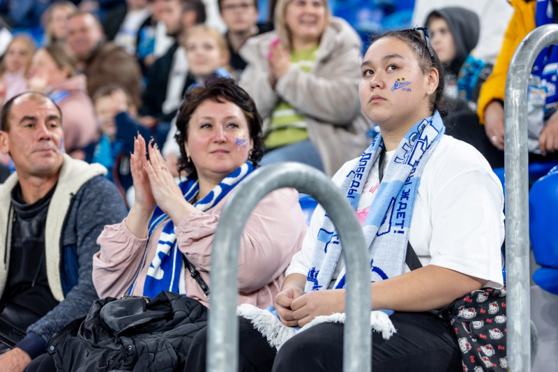 #Все в наших цветах: болельщики на матче «Зенит» — «Ахмат»