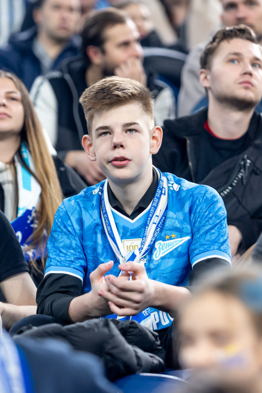 #Все в наших цветах: болельщики на матче «Зенит» — «Ахмат»