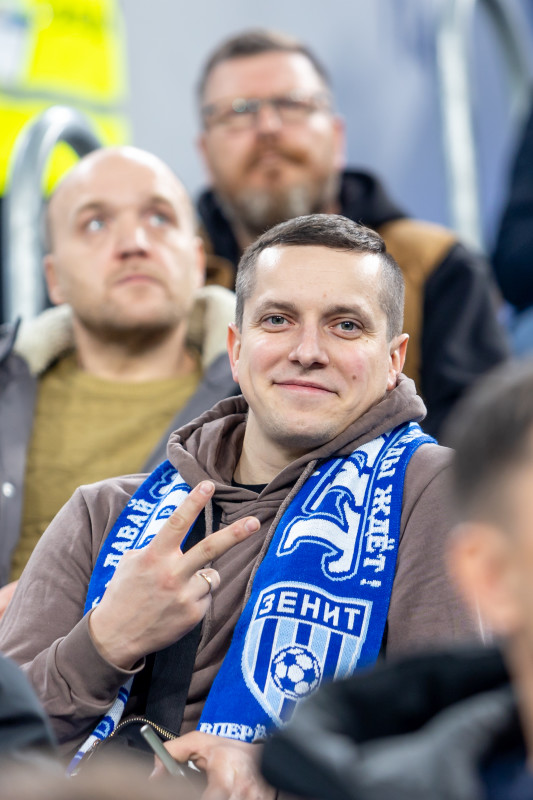 #Все в наших цветах: болельщики на матче «Зенит» — «Ахмат»