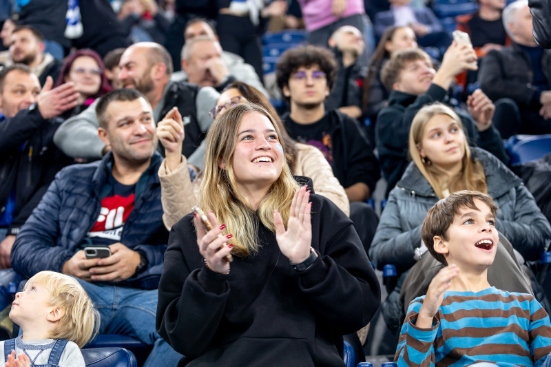 #Все в наших цветах: болельщики на матче «Зенит» — «Ахмат»