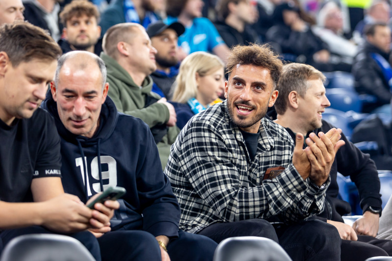 #Все в наших цветах: болельщики на матче «Зенит» — «Ахмат»