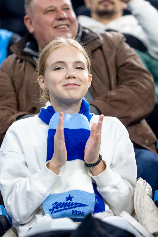 #Все в наших цветах: болельщики на матче «Зенит» — «Ахмат»