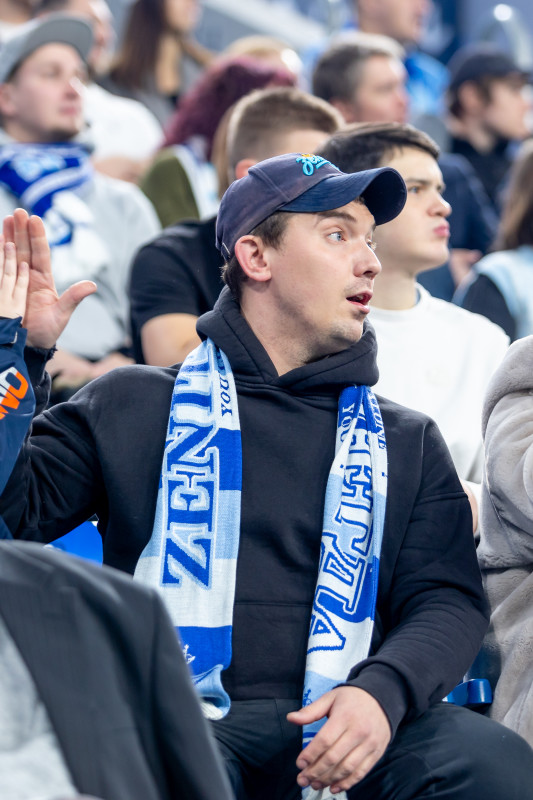 #Все в наших цветах: болельщики на матче «Зенит» — «Ахмат»