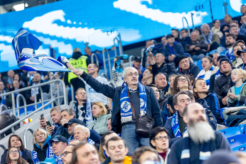 #Все в наших цветах: болельщики на матче «Зенит» — «Ахмат»