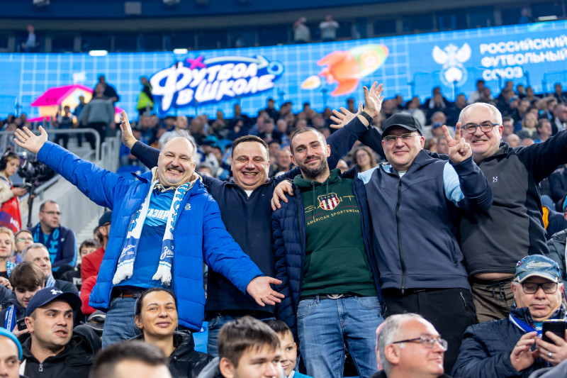 #Все в наших цветах: болельщики на матче «Зенит» — «Ахмат»