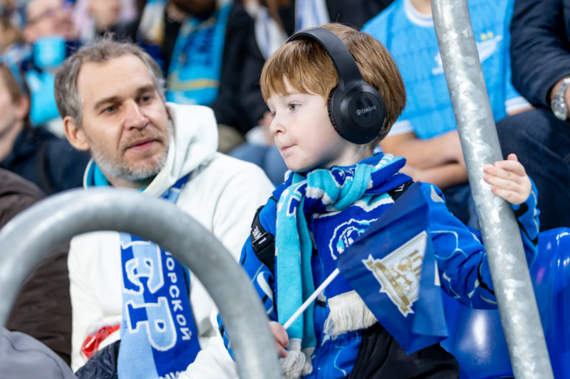 #Все в наших цветах: болельщики на матче «Зенит» — «Ахмат»