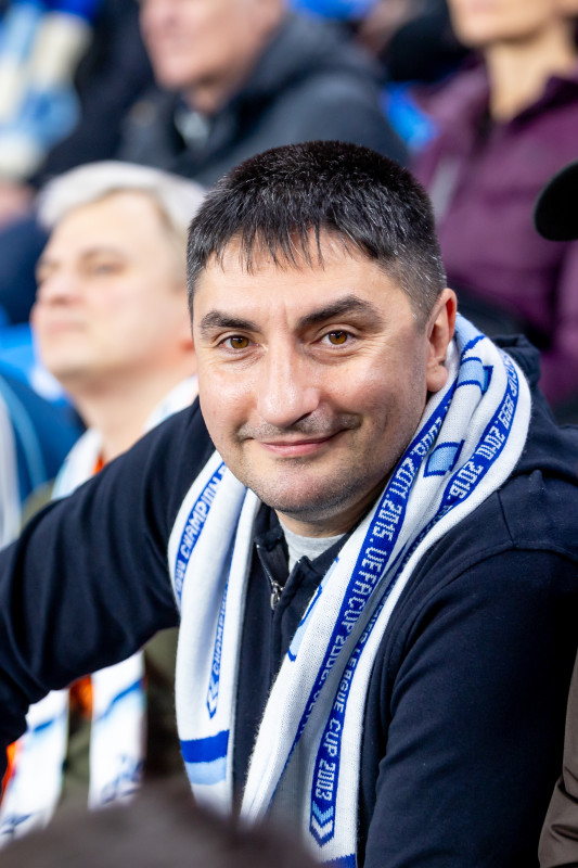 #Все в наших цветах: болельщики на матче «Зенит» — «Ахмат»