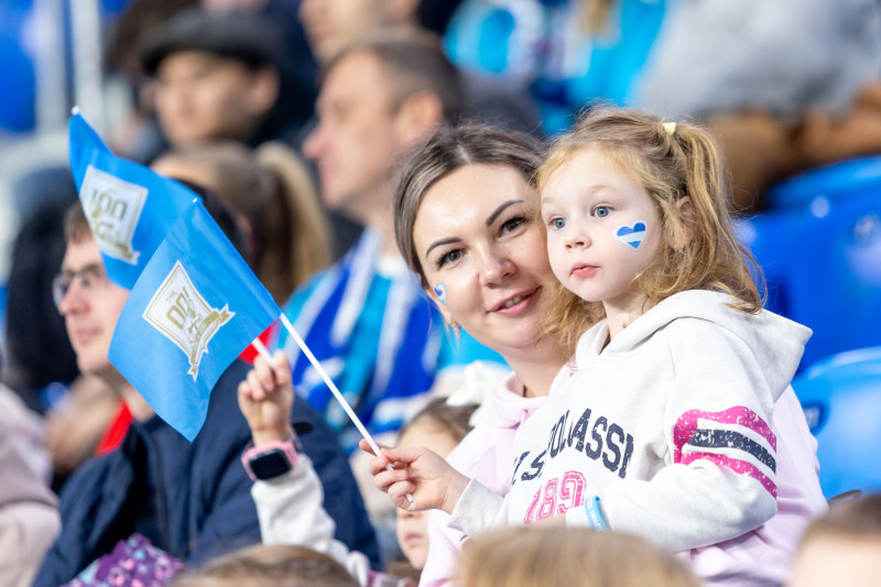 #Все в наших цветах: болельщики на матче «Зенит» — «Ахмат»