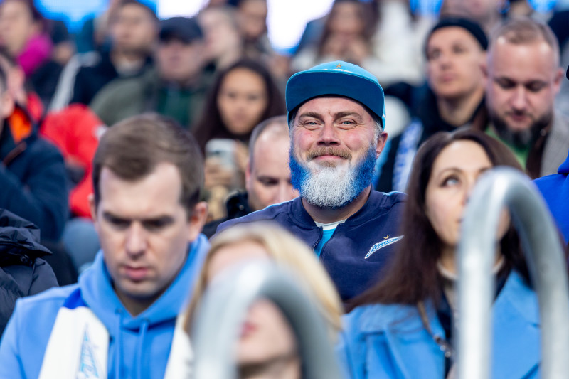 #Все в наших цветах: болельщики на матче «Зенит» — «Ахмат»
