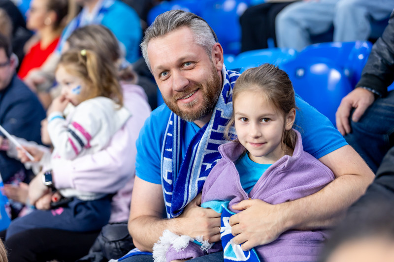 #Все в наших цветах: болельщики на матче «Зенит» — «Ахмат»