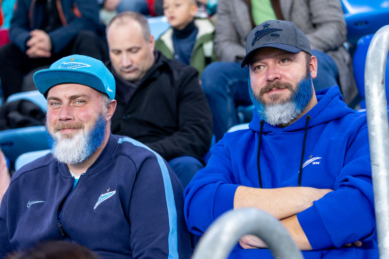 #Все в наших цветах: болельщики на матче «Зенит» — «Ахмат»