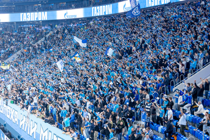 #Все в наших цветах: болельщики на матче «Зенит» — «Ахмат»