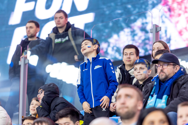 #Все в наших цветах: болельщики на матче «Зенит» — «Ахмат»