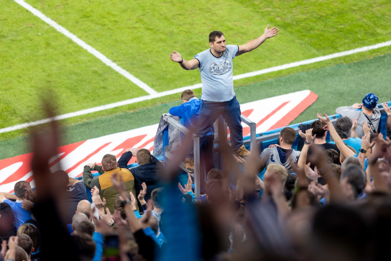 #Все в наших цветах: болельщики на матче «Зенит» — «Ахмат»