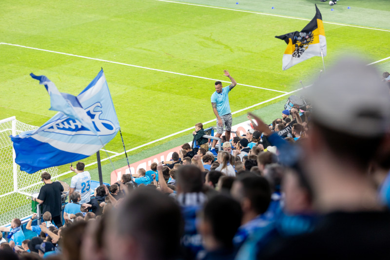 #Все в наших цветах: болельщики на матче «Зенит» — «Ахмат»