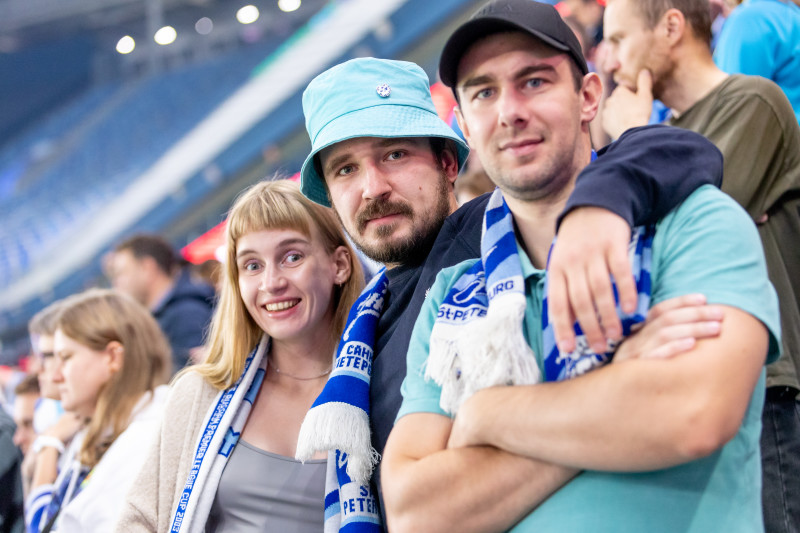 #Все в наших цветах: болельщики на матче «Зенит» — «Ахмат»
