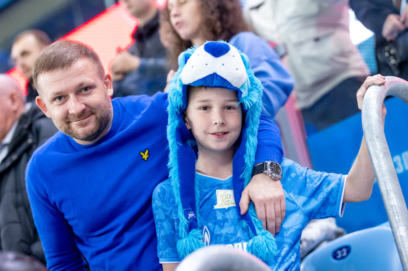 #Все в наших цветах: болельщики на матче «Зенит» — «Ахмат»