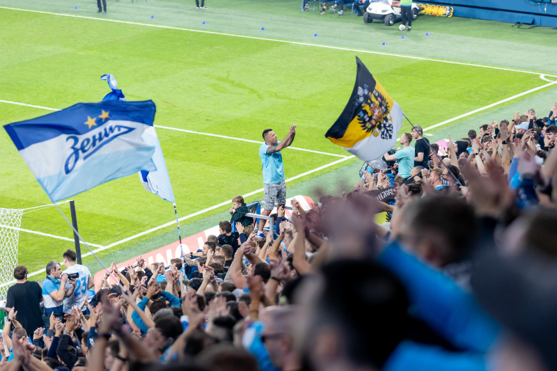 #Все в наших цветах: болельщики на матче «Зенит» — «Ахмат»