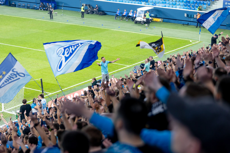 #Все в наших цветах: болельщики на матче «Зенит» — «Ахмат»